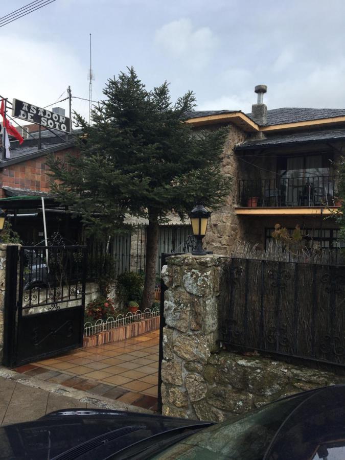 Gran Hostal Asador De Soto Soto Real Esterno foto